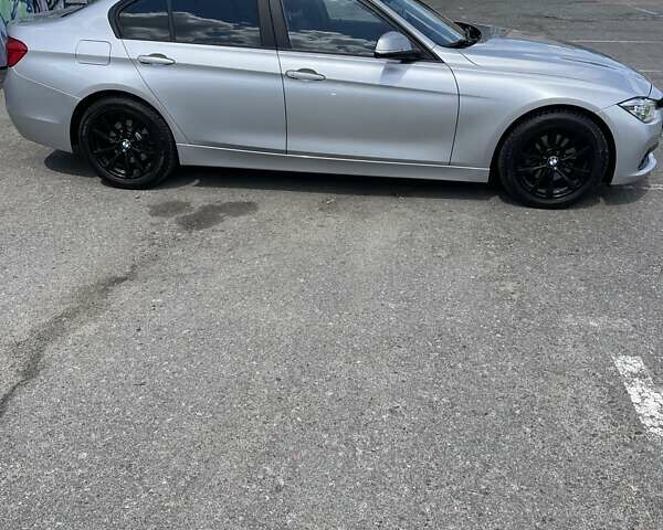 Серый БМВ 3 Серия, объемом двигателя 2 л и пробегом 105 тыс. км за 12600 $, фото 3 на Automoto.ua