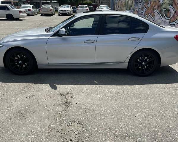 Серый БМВ 3 Серия, объемом двигателя 2 л и пробегом 105 тыс. км за 12600 $, фото 2 на Automoto.ua