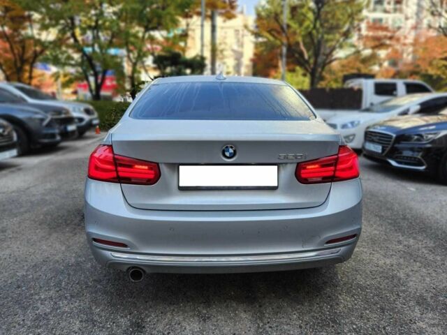 Серый БМВ 3 Серия, объемом двигателя 2 л и пробегом 98 тыс. км за 12500 $, фото 1 на Automoto.ua