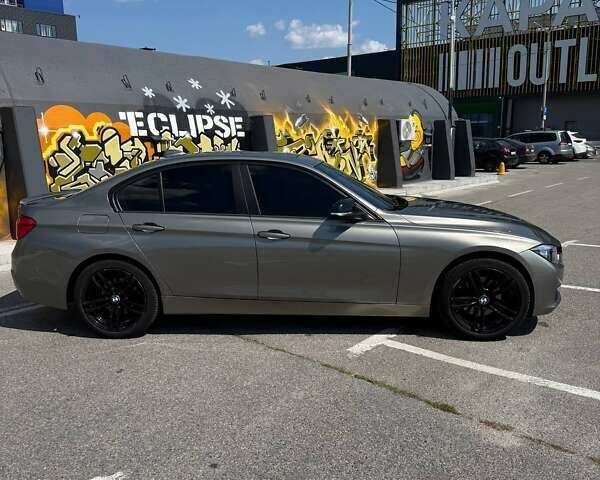 Серый БМВ 3 Серия, объемом двигателя 2 л и пробегом 123 тыс. км за 15000 $, фото 6 на Automoto.ua