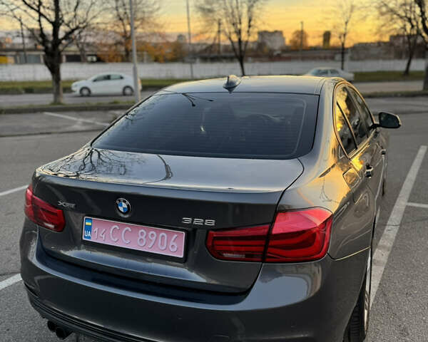 БМВ 3 Серия 2016 в Львове на Automoto.ua Серый БМВ 3 Серия, объемом двигателя 2 л и пробегом 54 тыс. км за 14300 $, фото 6 на Automoto.ua