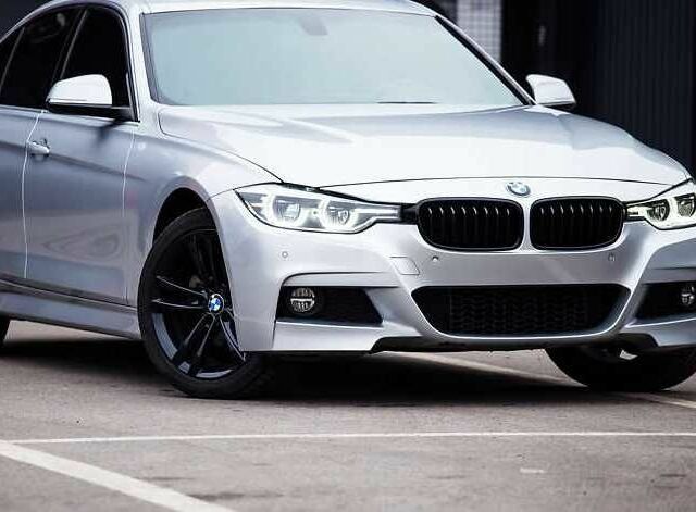 Серый БМВ 3 Серия, объемом двигателя 2 л и пробегом 60 тыс. км за 12500 $, фото 2 на Automoto.ua