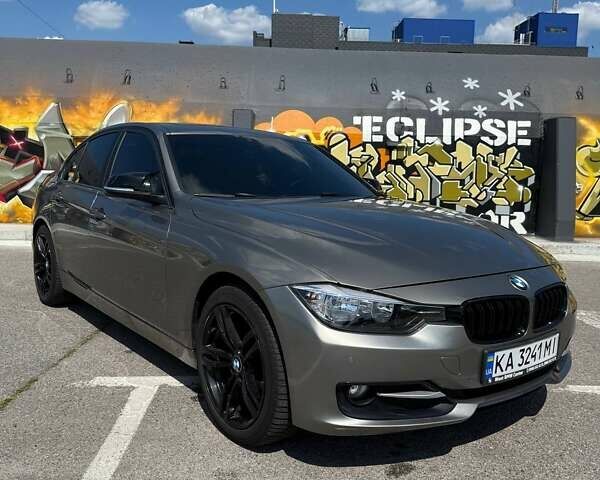 Серый БМВ 3 Серия, объемом двигателя 2 л и пробегом 123 тыс. км за 15000 $, фото 5 на Automoto.ua