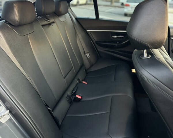 БМВ 3 Серия 2016 в Львове на Automoto.ua Серый БМВ 3 Серия, объемом двигателя 2 л и пробегом 54 тыс. км за 14300 $, фото 12 на Automoto.ua