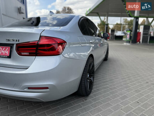 Серый БМВ 3 Серия, объемом двигателя 2 л и пробегом 127 тыс. км за 16500 $, фото 11 на Automoto.ua