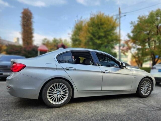 Серый БМВ 3 Серия, объемом двигателя 2 л и пробегом 98 тыс. км за 12500 $, фото 4 на Automoto.ua