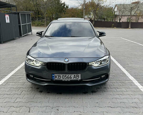 Серый БМВ 3 Серия, объемом двигателя 2 л и пробегом 85 тыс. км за 21500 $, фото 5 на Automoto.ua