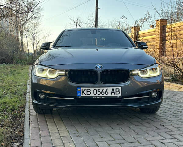 Серый БМВ 3 Серия, объемом двигателя 2 л и пробегом 85 тыс. км за 21000 $, фото 7 на Automoto.ua