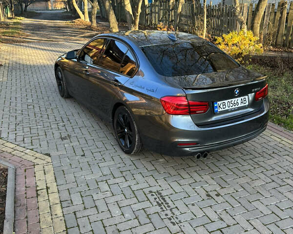 Серый БМВ 3 Серия, объемом двигателя 2 л и пробегом 85 тыс. км за 21000 $, фото 16 на Automoto.ua