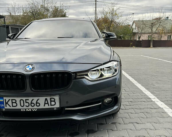 Серый БМВ 3 Серия, объемом двигателя 2 л и пробегом 85 тыс. км за 21500 $, фото 2 на Automoto.ua