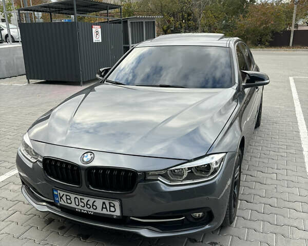 Серый БМВ 3 Серия, объемом двигателя 2 л и пробегом 85 тыс. км за 21500 $, фото 3 на Automoto.ua