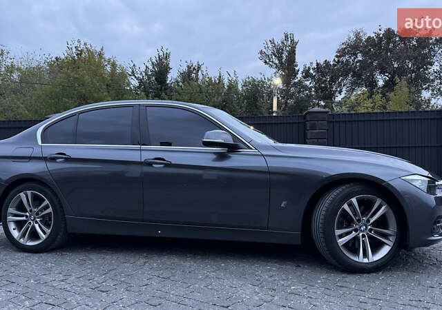 Серый БМВ 3 Серия, объемом двигателя 2 л и пробегом 132 тыс. км за 19500 $, фото 3 на Automoto.ua