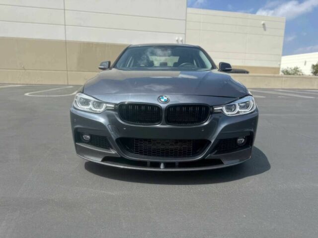 Серый БМВ 3 Серия, объемом двигателя 2 л и пробегом 32 тыс. км за 8000 $, фото 1 на Automoto.ua