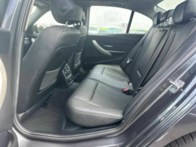 Серый БМВ 3 Серия, объемом двигателя 2 л и пробегом 32 тыс. км за 8000 $, фото 12 на Automoto.ua