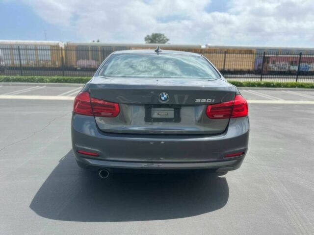 Серый БМВ 3 Серия, объемом двигателя 2 л и пробегом 32 тыс. км за 8000 $, фото 6 на Automoto.ua