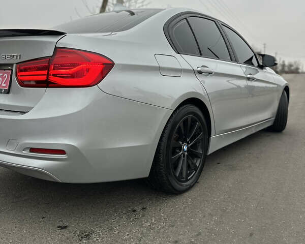 Серый БМВ 3 Серия, объемом двигателя 2 л и пробегом 195 тыс. км за 14950 $, фото 6 на Automoto.ua