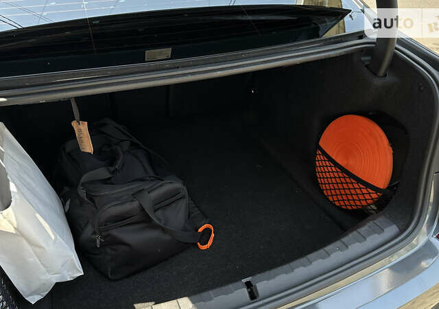 Серый БМВ 3 Серия, объемом двигателя 2 л и пробегом 104 тыс. км за 35500 $, фото 3 на Automoto.ua