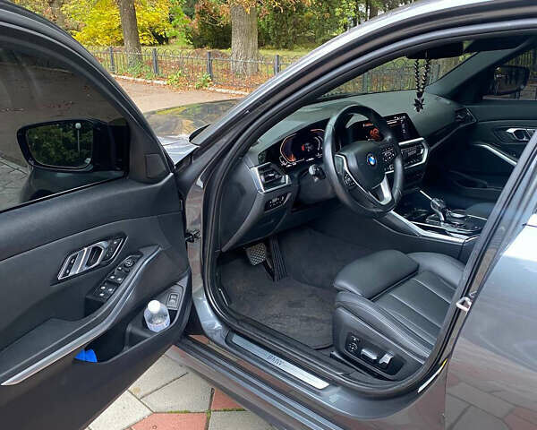 БМВ 3 Серия 2019 в Киеве на Automoto.ua Серый БМВ 3 Серия, объемом двигателя 2 л и пробегом 101 тыс. км за 28500 $, фото 16 на Automoto.ua