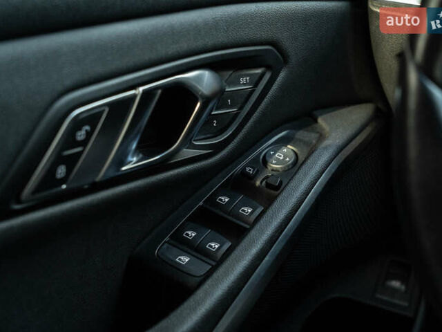 Сірий БМВ 3 Серія, об'ємом двигуна 2 л та пробігом 176 тис. км за 25900 $, фото 23 на Automoto.ua