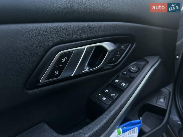 Серый БМВ 3 Серия, объемом двигателя 2 л и пробегом 67 тыс. км за 29250 $, фото 16 на Automoto.ua