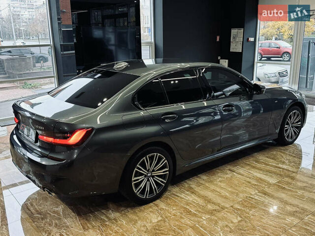 Серый БМВ 3 Серия, объемом двигателя 2 л и пробегом 100 тыс. км за 30900 $, фото 7 на Automoto.ua