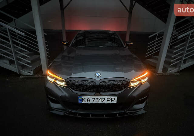 Серый БМВ 3 Серия, объемом двигателя 2 л и пробегом 98 тыс. км за 27999 $, фото 1 на Automoto.ua