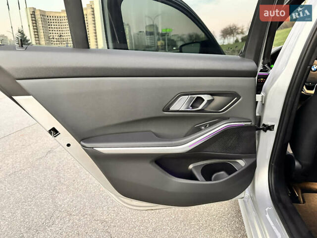 Серый БМВ 3 Серия, объемом двигателя 0 л и пробегом 65 тыс. км за 30500 $, фото 24 на Automoto.ua