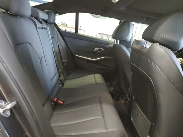 Серый БМВ 3 Серия, объемом двигателя 2 л и пробегом 130 тыс. км за 17800 $, фото 9 на Automoto.ua