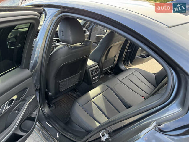 Серый БМВ 3 Серия, объемом двигателя 2 л и пробегом 65 тыс. км за 33900 $, фото 16 на Automoto.ua