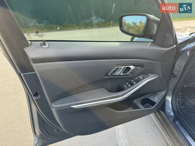 Серый БМВ 3 Серия, объемом двигателя 2 л и пробегом 65 тыс. км за 33900 $, фото 9 на Automoto.ua