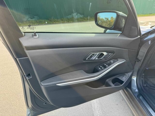 Серый БМВ 3 Серия, объемом двигателя 2 л и пробегом 65 тыс. км за 33900 $, фото 9 на Automoto.ua