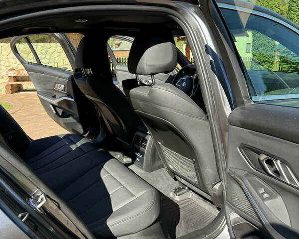 Серый БМВ 3 Серия, объемом двигателя 2 л и пробегом 109 тыс. км за 32800 $, фото 5 на Automoto.ua