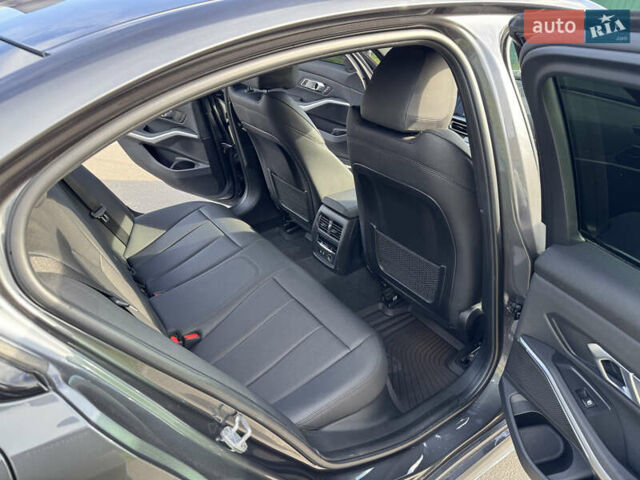 Серый БМВ 3 Серия, объемом двигателя 2 л и пробегом 65 тыс. км за 33900 $, фото 14 на Automoto.ua