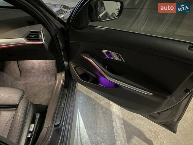 Серый БМВ 3 Серия, объемом двигателя 2 л и пробегом 95 тыс. км за 29300 $, фото 4 на Automoto.ua