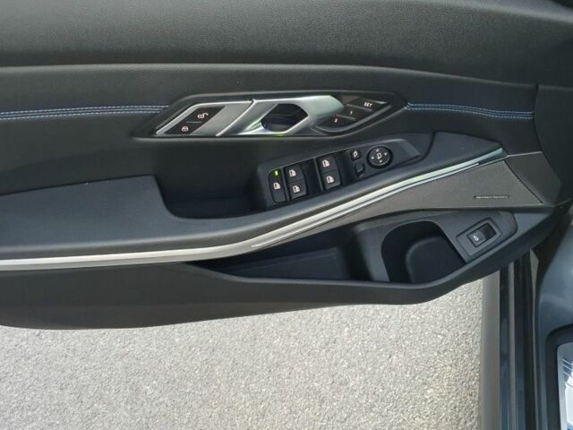 Серый БМВ 3 Серия, объемом двигателя 3 л и пробегом 55 тыс. км за 45699 $, фото 8 на Automoto.ua