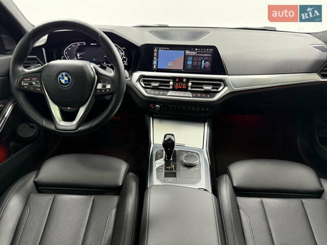 Серый БМВ 3 Серия, объемом двигателя 2 л и пробегом 49 тыс. км за 32900 $, фото 16 на Automoto.ua