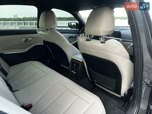 Серый БМВ 3 Серия, объемом двигателя 2 л и пробегом 4 тыс. км за 48900 $, фото 26 на Automoto.ua