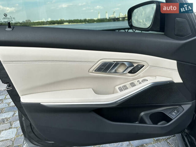 Серый БМВ 3 Серия, объемом двигателя 2 л и пробегом 4 тыс. км за 48900 $, фото 19 на Automoto.ua