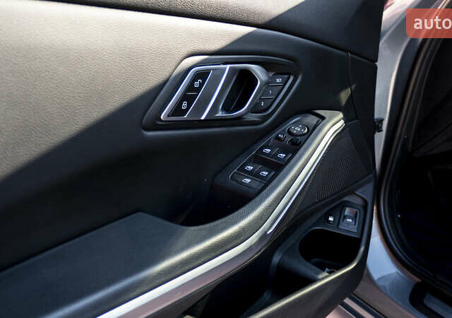 Серый БМВ 3 Серия, объемом двигателя 2 л и пробегом 26 тыс. км за 39500 $, фото 14 на Automoto.ua