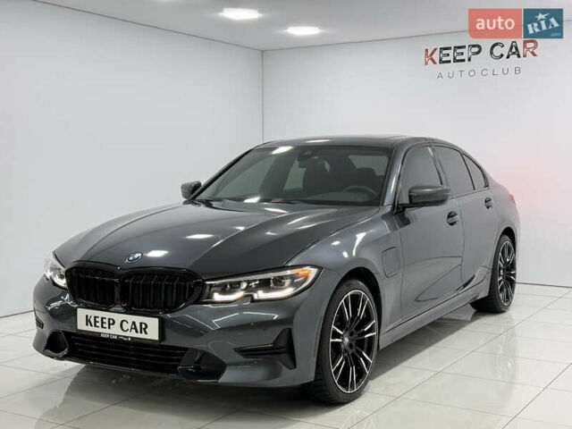 Серый БМВ 3 Серия, объемом двигателя 2 л и пробегом 49 тыс. км за 32900 $, фото 4 на Automoto.ua