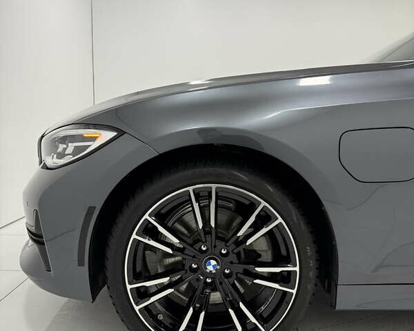 Серый БМВ 3 Серия, объемом двигателя 2 л и пробегом 49 тыс. км за 32900 $, фото 8 на Automoto.ua