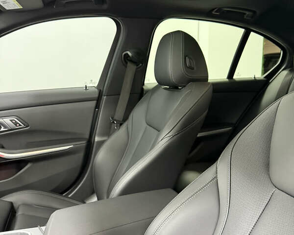 Серый БМВ 3 Серия, объемом двигателя 2 л и пробегом 49 тыс. км за 32900 $, фото 12 на Automoto.ua