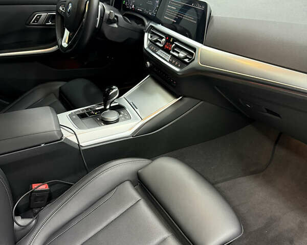 Серый БМВ 3 Серия, объемом двигателя 2 л и пробегом 49 тыс. км за 32900 $, фото 17 на Automoto.ua