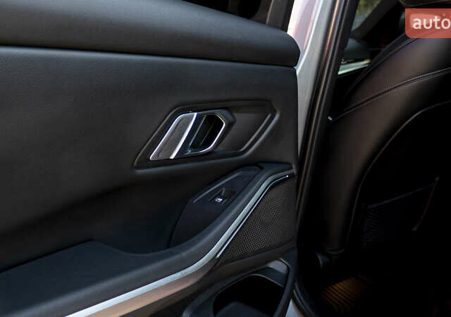 Серый БМВ 3 Серия, объемом двигателя 2 л и пробегом 26 тыс. км за 39500 $, фото 15 на Automoto.ua
