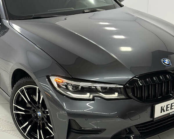 Серый БМВ 3 Серия, объемом двигателя 2 л и пробегом 49 тыс. км за 32900 $, фото 2 на Automoto.ua