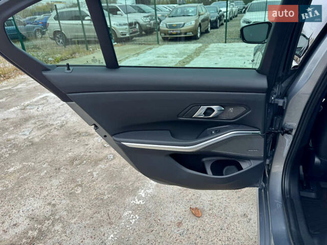 Серый БМВ 3 Серия, объемом двигателя 2 л и пробегом 15 тыс. км за 45000 $, фото 17 на Automoto.ua