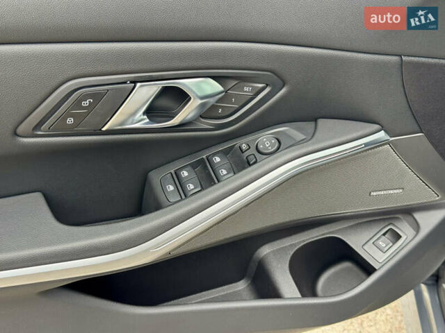 Серый БМВ 3 Серия, объемом двигателя 2 л и пробегом 15 тыс. км за 45000 $, фото 12 на Automoto.ua