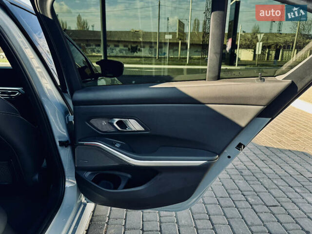 Серый БМВ 3 Серия, объемом двигателя 3 л и пробегом 37 тыс. км за 50800 $, фото 13 на Automoto.ua