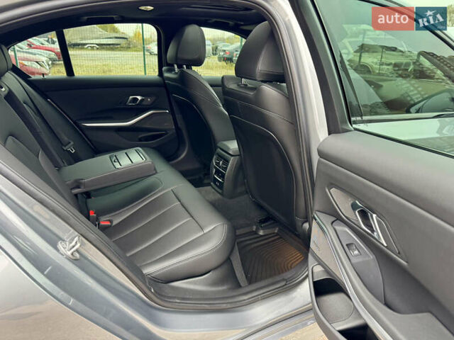 Серый БМВ 3 Серия, объемом двигателя 2 л и пробегом 15 тыс. км за 45000 $, фото 30 на Automoto.ua