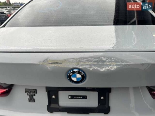 Серый БМВ 3 Серия, объемом двигателя 2 л и пробегом 41 тыс. км за 29900 $, фото 6 на Automoto.ua